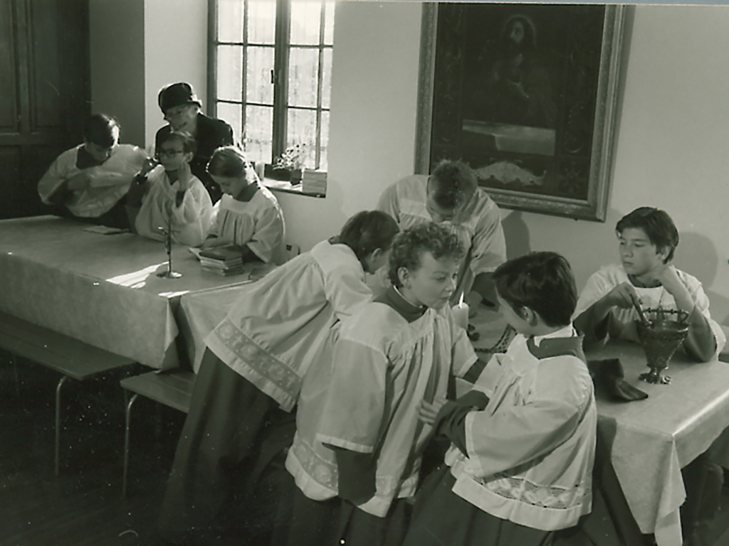 Click to enlarge image 7-02.jpg